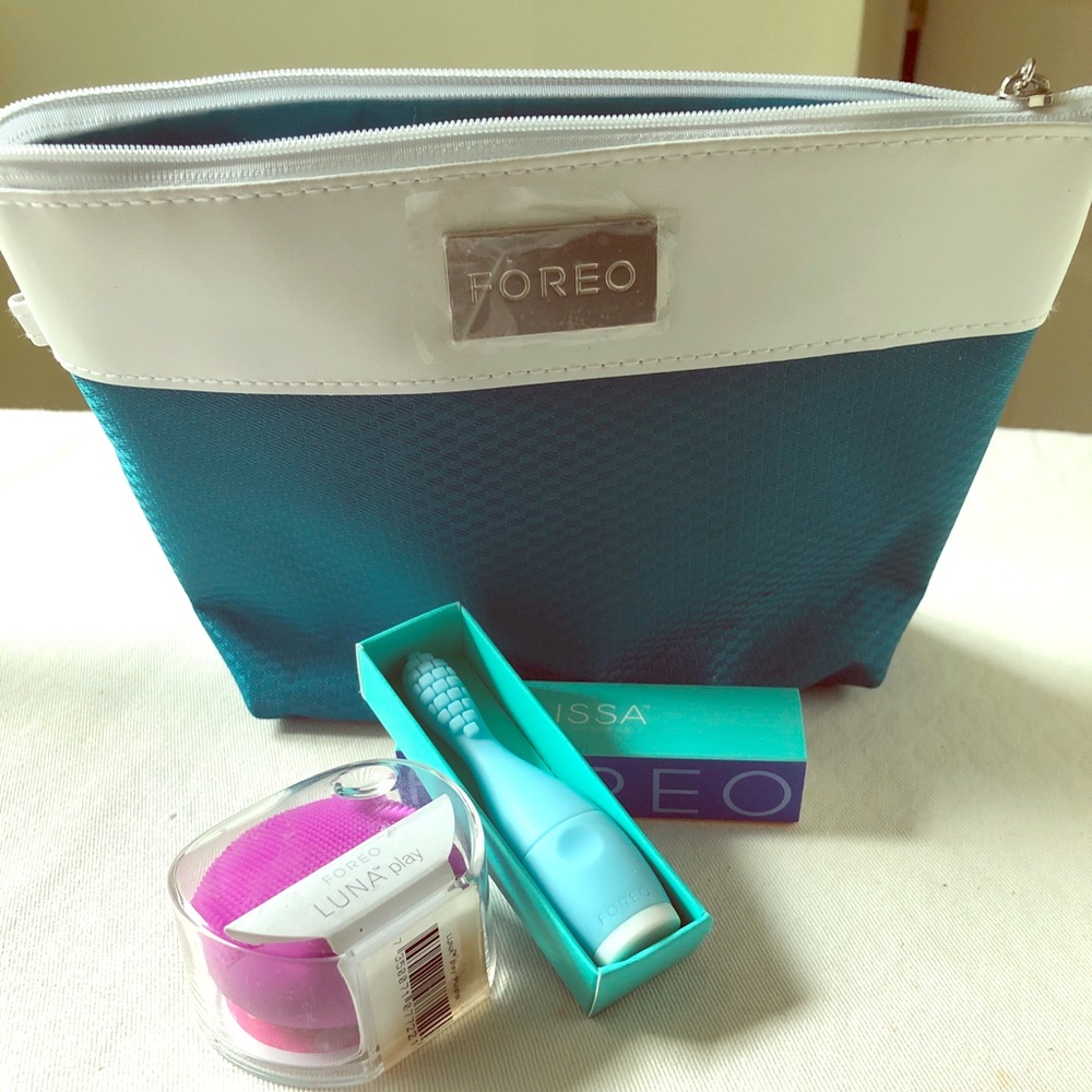 Foreo facial brush & Issa toothbrush, pouch  $120